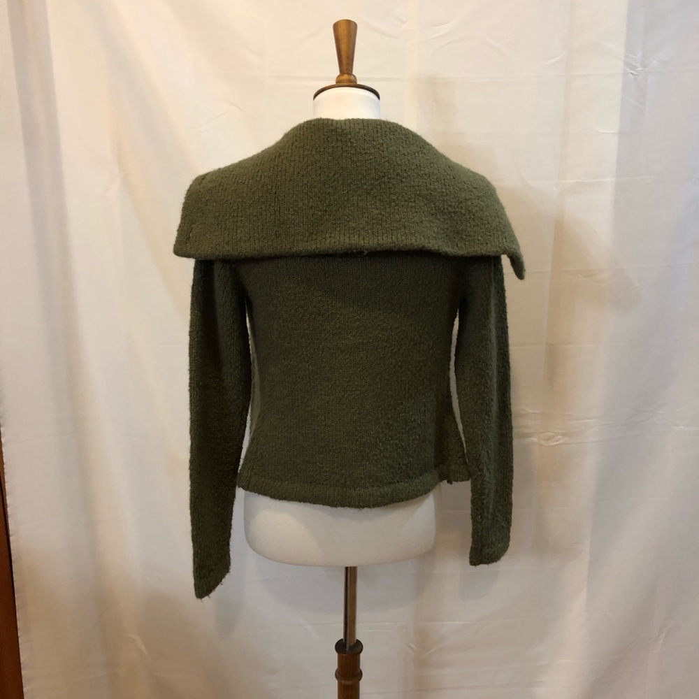 KENZIE green button front sweater - Picture 5 of 7